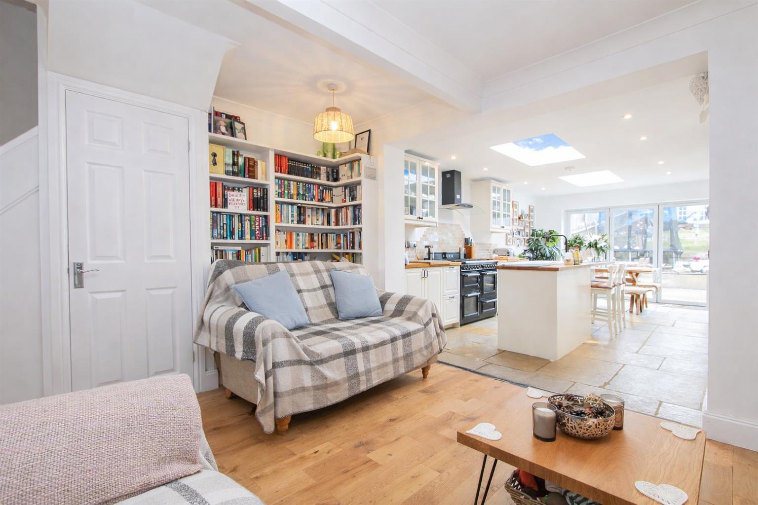 3 bed property in Chipstead Valley Road, Coulsdon